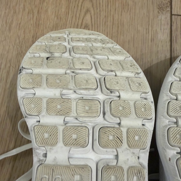 ALO Runner White Sneakers Womens Size 6.5 - Picture 14 of 16